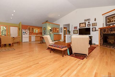 555 Mulberry Cir, Brevard, NC 28712 photo 5