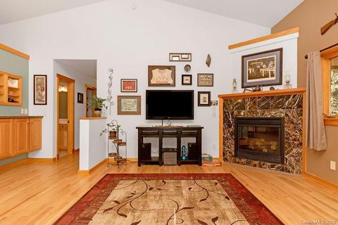 555 Mulberry Cir, Brevard, NC 28712 photo 10