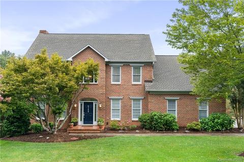 4155 Steve Ikerd Dr NE, Hickory, NC 28601 photo 1