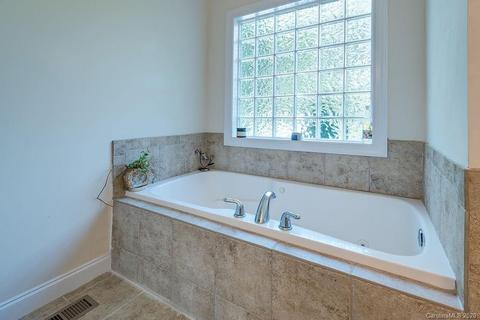 32 Lockes Ln, Candler, NC 28715 photo 19