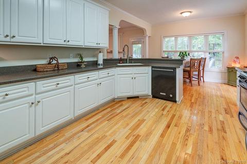 32 Lockes Ln, Candler, NC 28715 photo 9