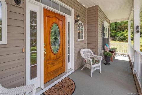32 Lockes Ln, Candler, NC 28715 photo 2