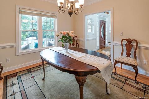 32 Lockes Ln, Candler, NC 28715 photo 5