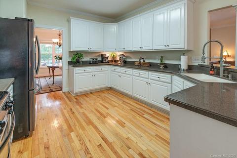 32 Lockes Ln, Candler, NC 28715 photo 7