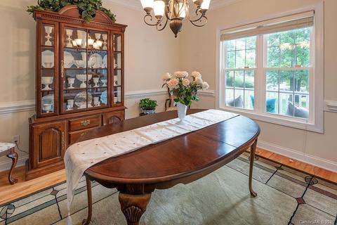 32 Lockes Ln, Candler, NC 28715 photo 4
