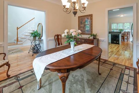 32 Lockes Ln, Candler, NC 28715 photo 6