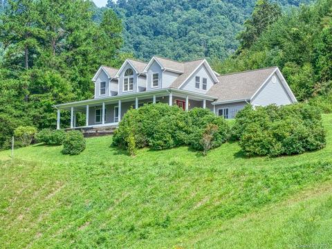 690 Lost Cove Rd, Clyde, NC 28721 photo 1
