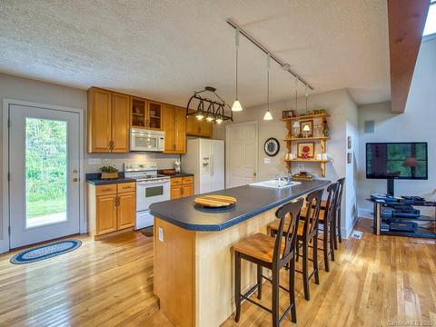 690 Lost Cove Rd, Clyde, NC 28721 photo 15