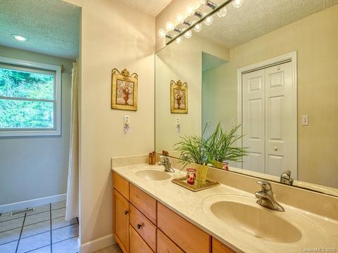 690 Lost Cove Rd, Clyde, NC 28721 photo 23