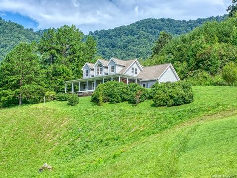 690 Lost Cove Rd, Clyde, NC 28721 photo 2