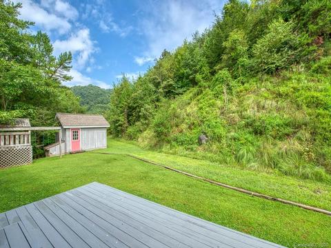 690 Lost Cove Rd, Clyde, NC 28721 photo 8