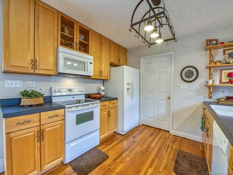 690 Lost Cove Rd, Clyde, NC 28721 photo 17