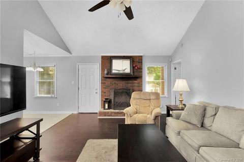 6915 Streamside Dr, Charlotte, NC 28212 photo 5
