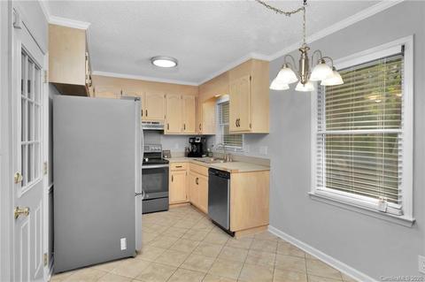 6915 Streamside Dr, Charlotte, NC 28212 photo 8