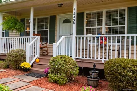 5426 Chestnut Dr, Hickory, NC 28602 photo 2