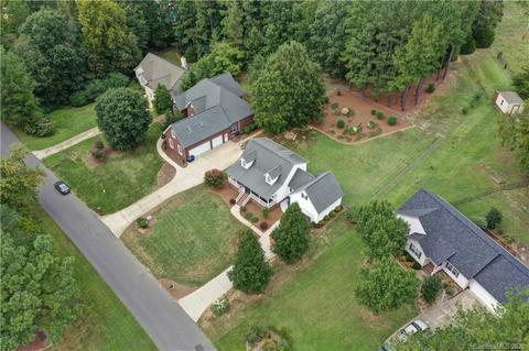 8719 Oldenburg Dr, Mount Pleasant, NC 28124 photo 2