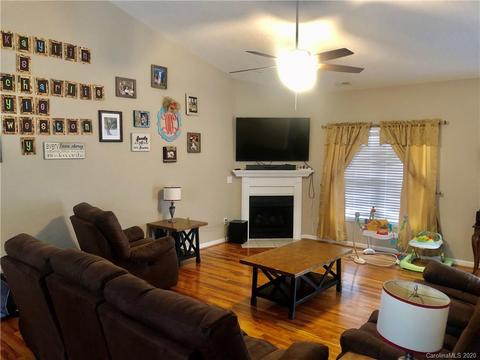 105 White Hall Ln, Hudson, NC 28638 photo 3