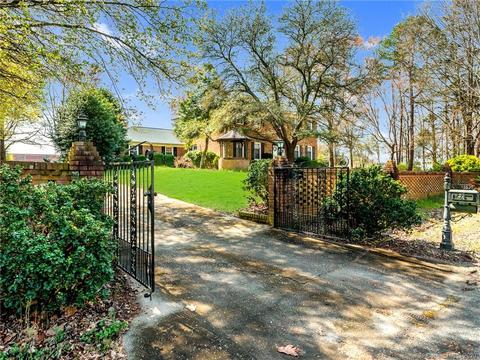 2438 Windingbrook Dr, Kannapolis, NC 28083 photo 3