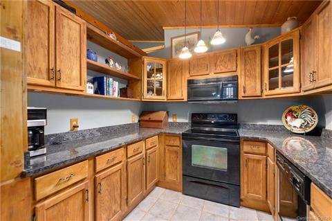 136 Matthew Ln, Canton, NC 28716 photo 8