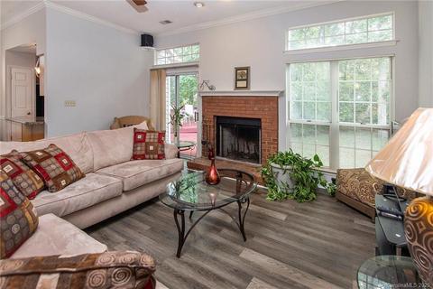 2725 Haversham Ct, Charlotte, NC 28216 photo 5