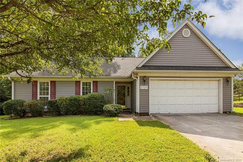 2725 Haversham Ct, Charlotte, NC 28216 photo 2