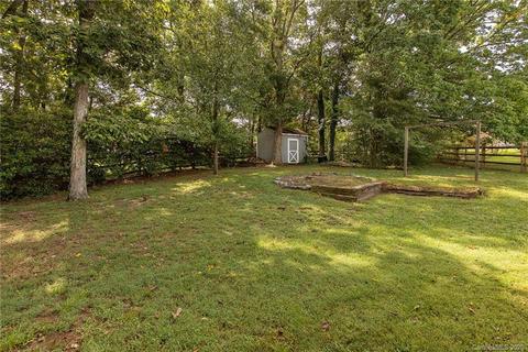 2725 Haversham Ct, Charlotte, NC 28216 photo 25