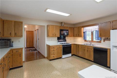 101 Web Pl, Mills River, NC 28759 photo 3