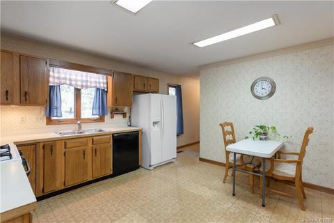 101 Web Pl, Mills River, NC 28759 photo 4