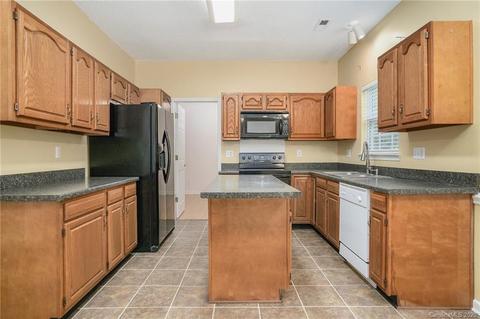 12803 Bald Eagle Dr, Charlotte, NC 28215 photo 4