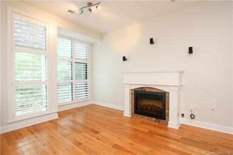 627 E 10th St, Charlotte, NC 28202 photo 5