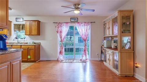 28 Montrose St, Flat Rock, NC 28731 photo 9