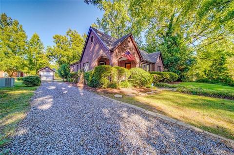 307 E First St, Lowell, NC 28098 photo 1