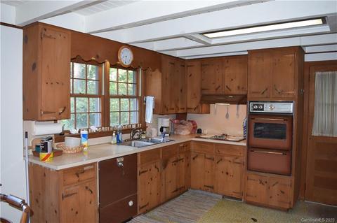 198 Spring Rd, Spruce Pine, NC 28777 photo 3