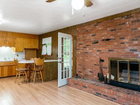 83 Harris Rd, Fairview, NC 28730 photo 6
