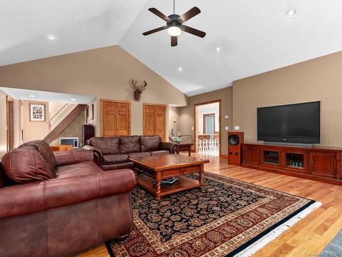 700 Iris Crest Rd, Marshall, NC 28753 photo 8
