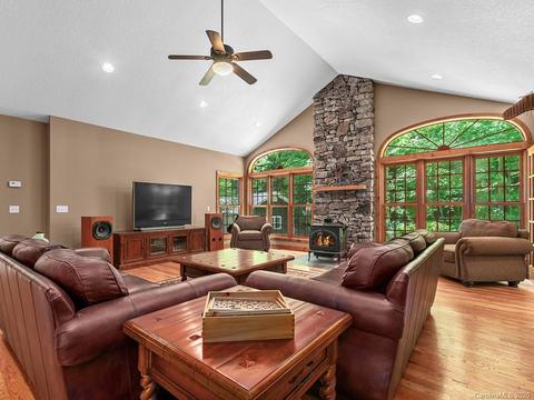700 Iris Crest Rd, Marshall, NC 28753 photo 7