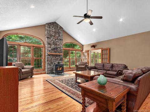 700 Iris Crest Rd, Marshall, NC 28753 photo 6