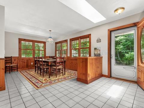 700 Iris Crest Rd, Marshall, NC 28753 photo 5