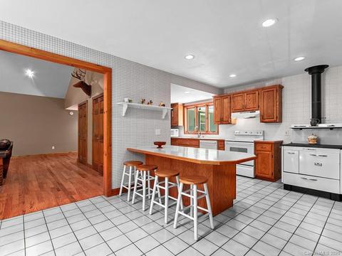 700 Iris Crest Rd, Marshall, NC 28753 photo 9