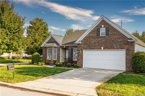 919 Platinum Dr, Fort Mill, SC 29708 photo 2