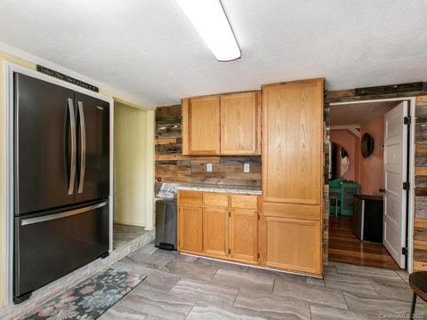2285 Beaverdam Rd, Canton, NC 28716 photo 8