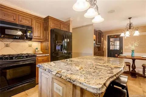 902 2nd Avenue Ne Dr NE, Conover, NC 28613 photo 2