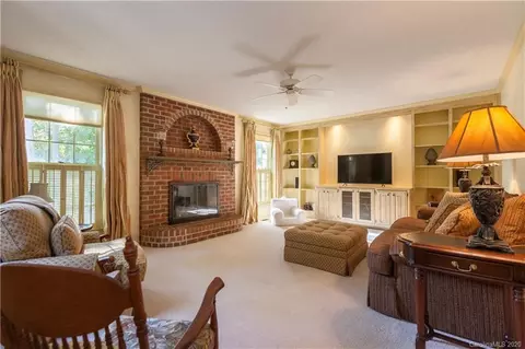 902 2nd Avenue Ne Dr NE, Conover, NC 28613 photo 3