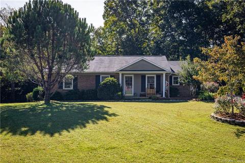 104 Crestview Ln, Morganton, NC 28655 photo 1