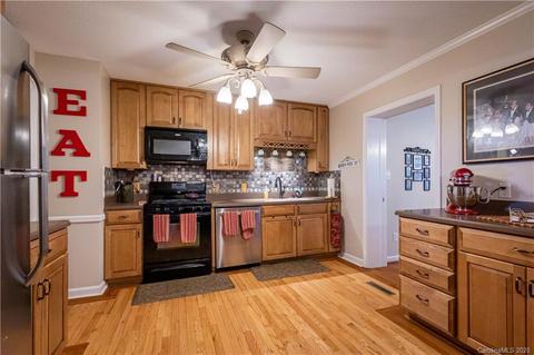 104 Crestview Ln, Morganton, NC 28655 photo 4