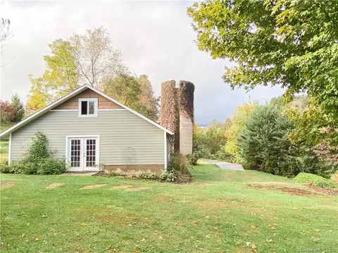 569 Golf Course Rd, Clyde, NC 28721 photo 4