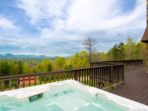 24 Bobcat Ln, Fairview, NC 28730 photo 1
