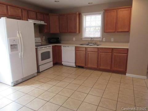 202 Paseos Dr, Cullowhee, NC 28723 photo 6