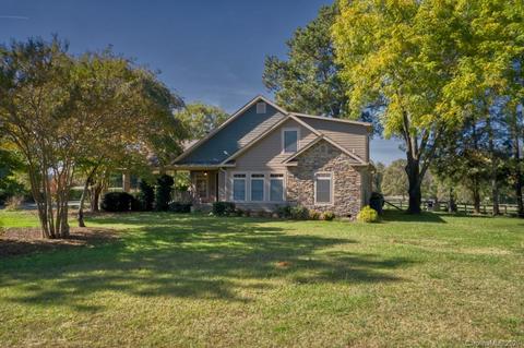 475 Gilbert Rd, Columbus, NC 28722 photo 1