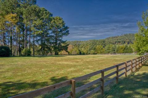 475 Gilbert Rd, Columbus, NC 28722 photo 3